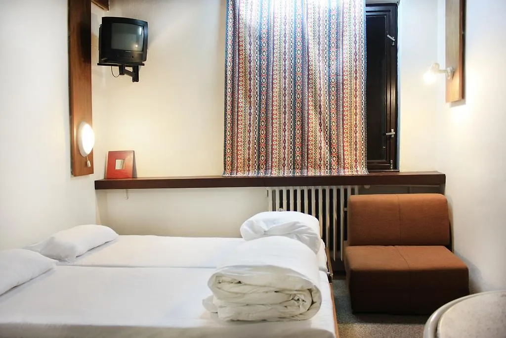 Discounts Prague Hotel 3*,